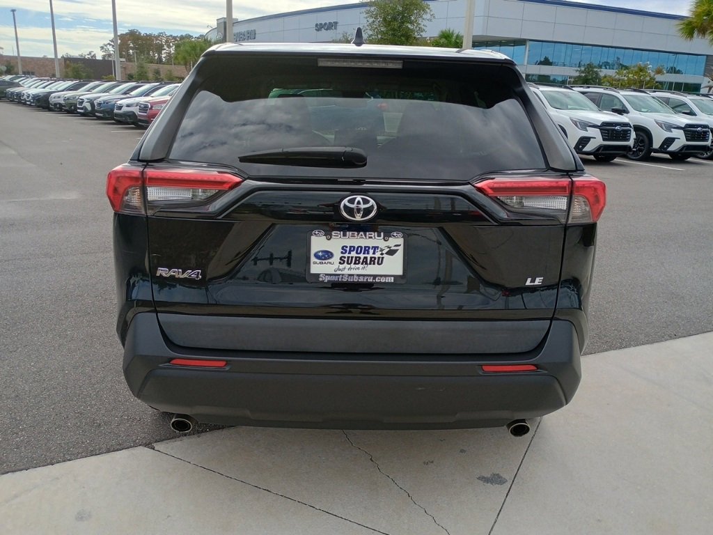 Used 2022 Toyota RAV4 LE image 6