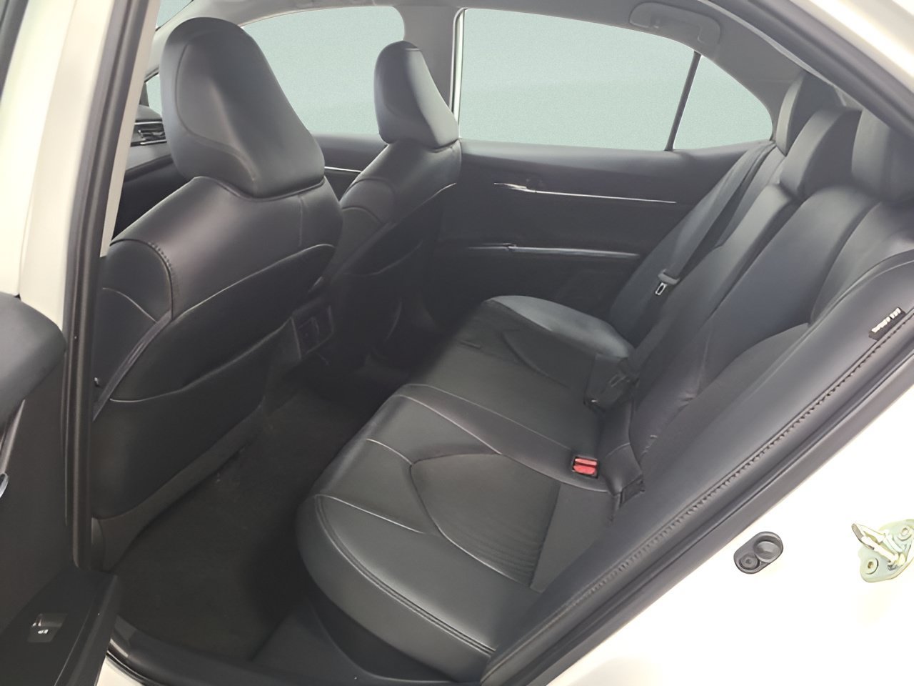 Used 2020 Toyota Camry XLE FWD image 15