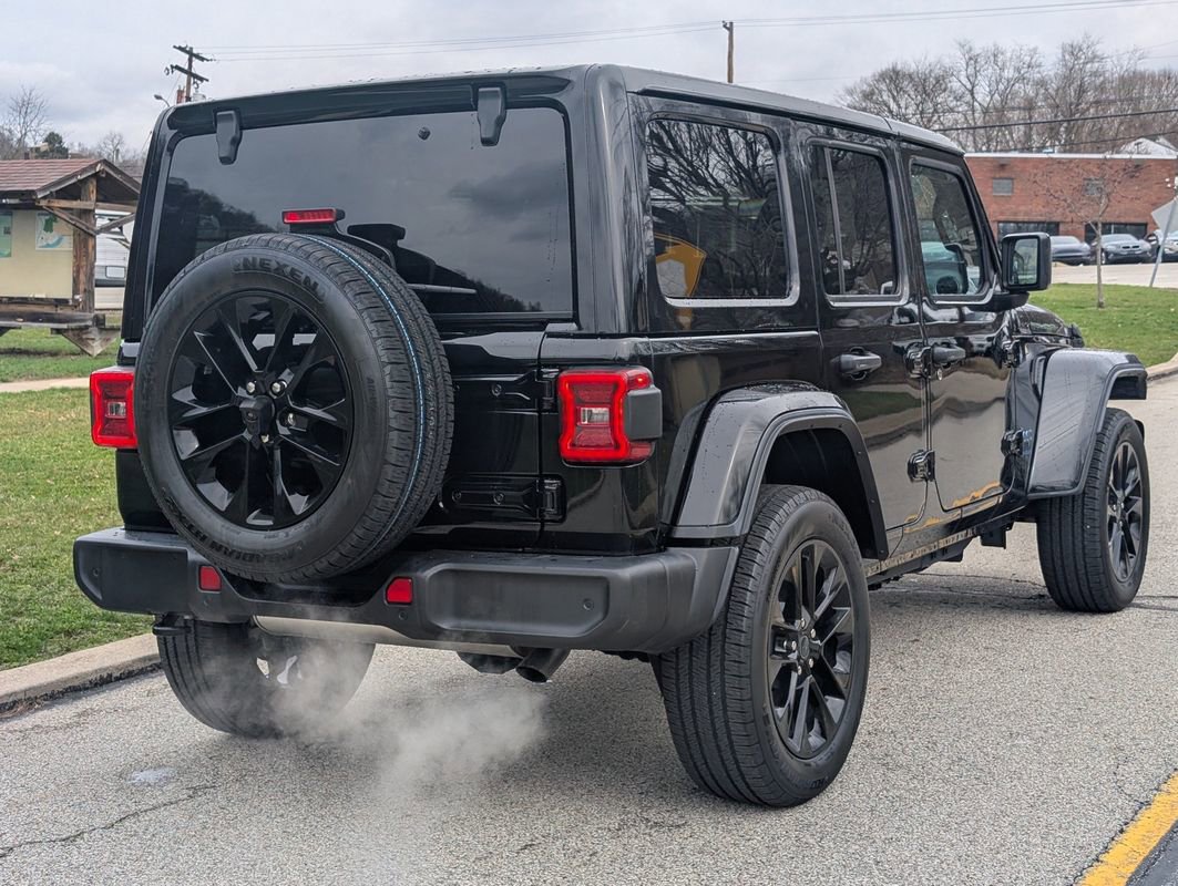 Used 2025 Jeep Wrangler Unlimited Sahara w/ Safety Group image 4