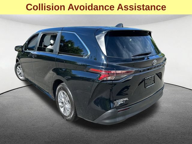 Used 2026 Toyota Sienna LE FWD image 7