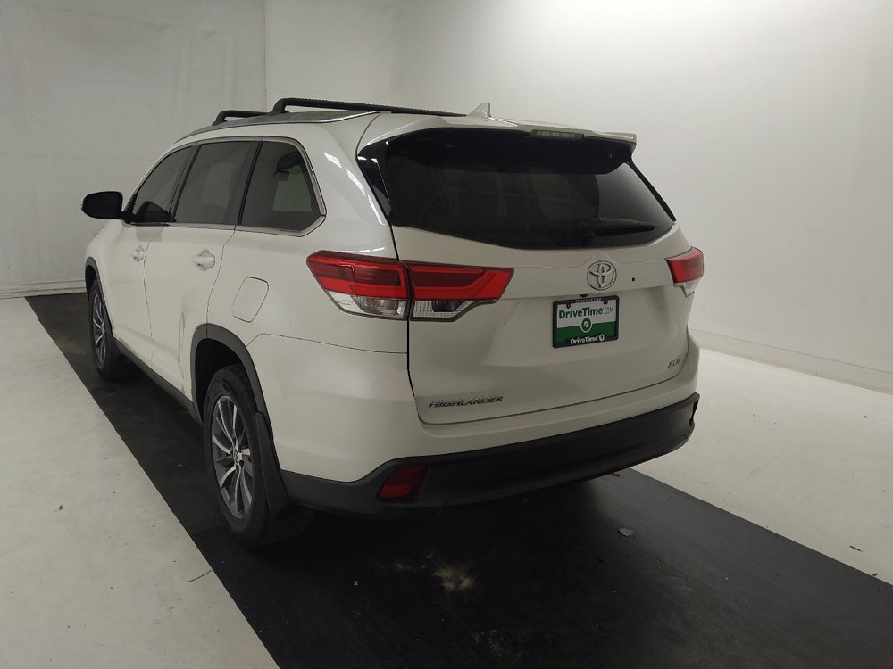 Used 2019 Toyota Highlander XLE FWD image 5
