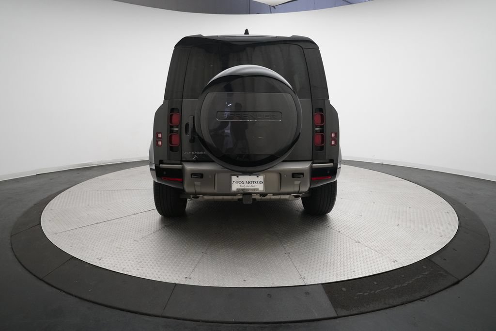 Used 2025 Land Rover Defender 110 X-Dynamic SE AWD/4WD image 25