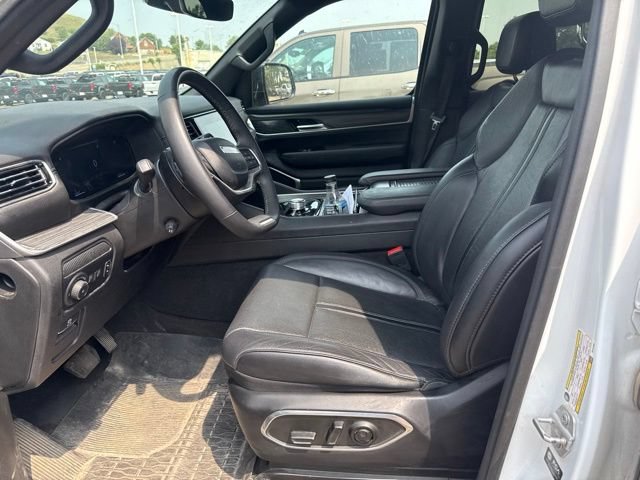 Used 2024 Jeep Wagoneer L Series II w/ Flexible Seating Group AWD/4WD image 21