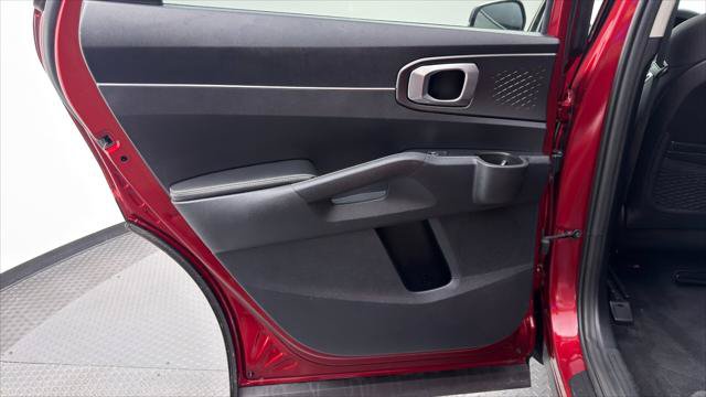 Used 2022 Kia Sorento LX FWD image 16
