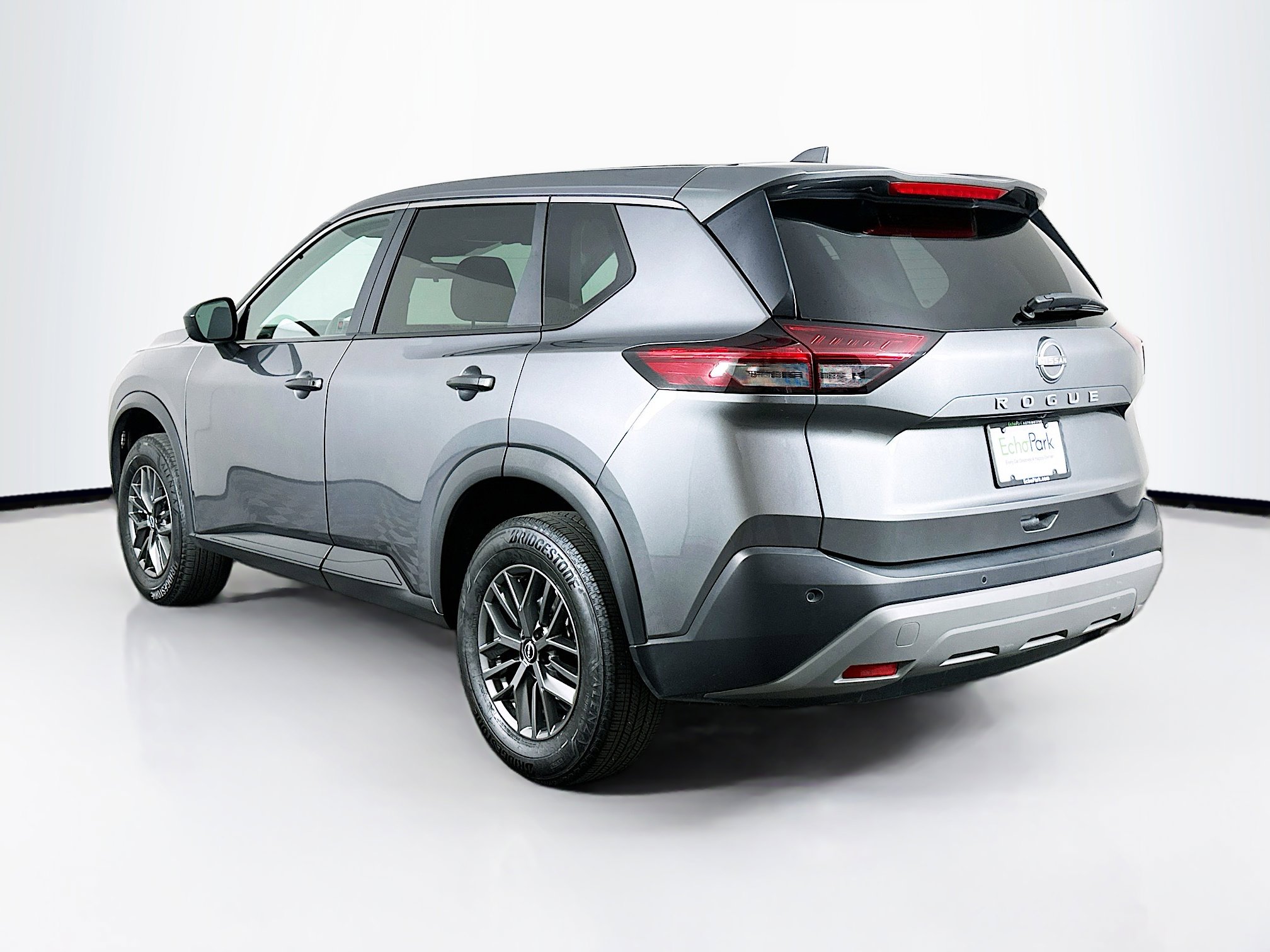 Used 2023 Nissan Rogue S image 5