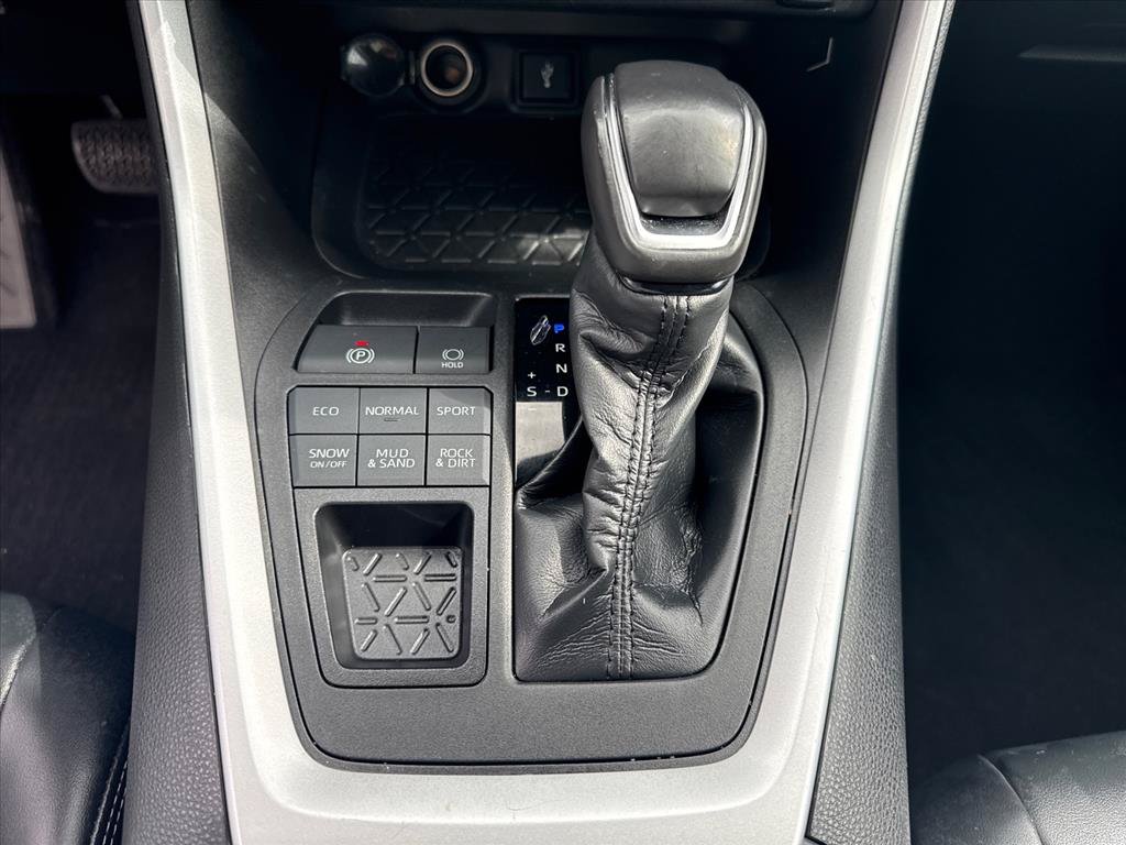 Used 2020 Toyota RAV4 XLE Premium AWD/4WD image 12