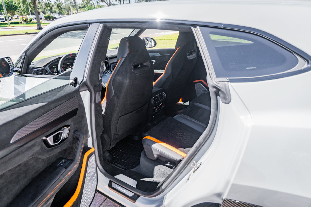 Used 2024 Lamborghini Urus Performante AWD/4WD image 40