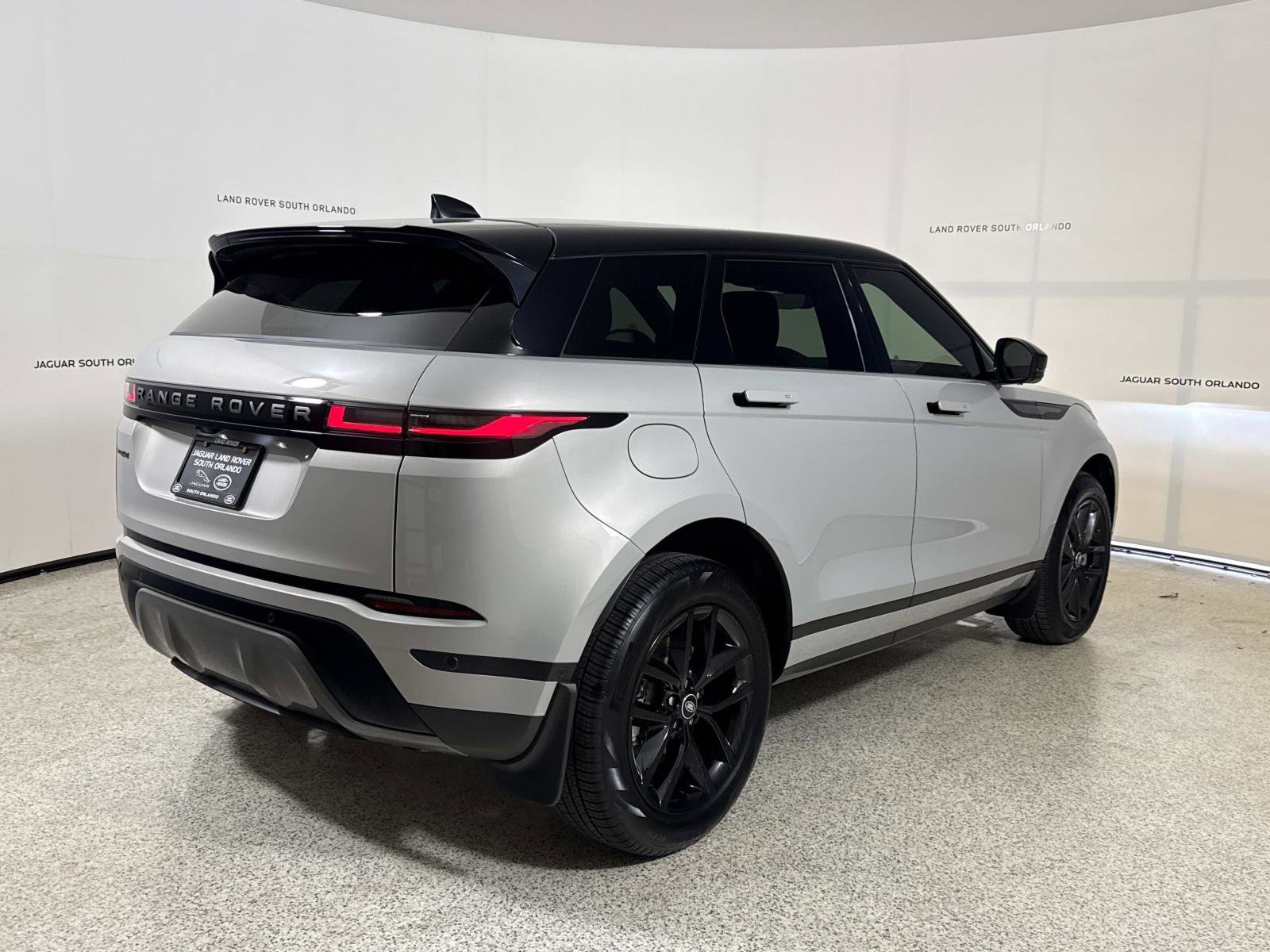 Used 2026 Land Rover Range Rover Evoque S AWD/4WD image 5