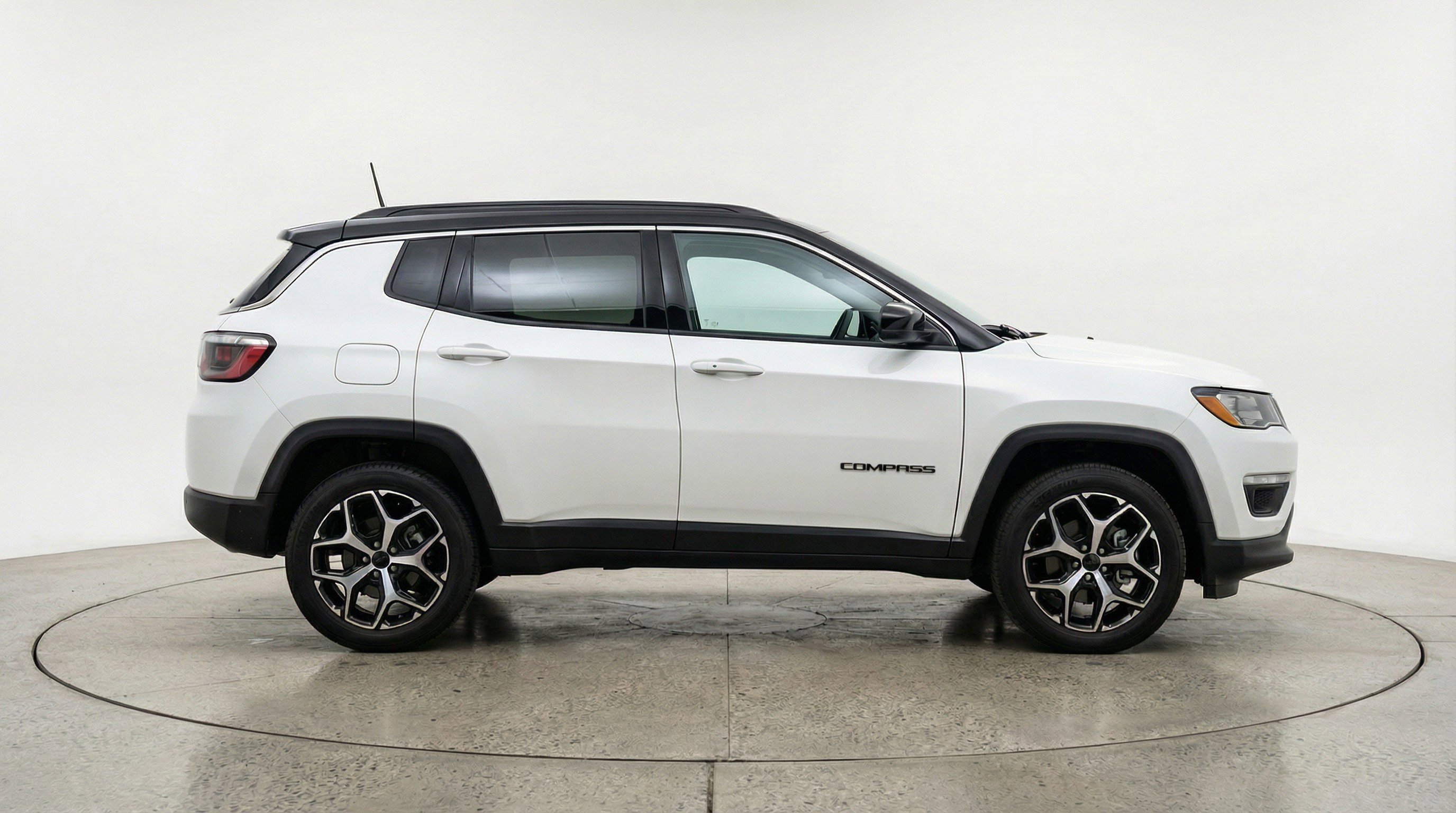Used 2025 Jeep Compass Limited image 11