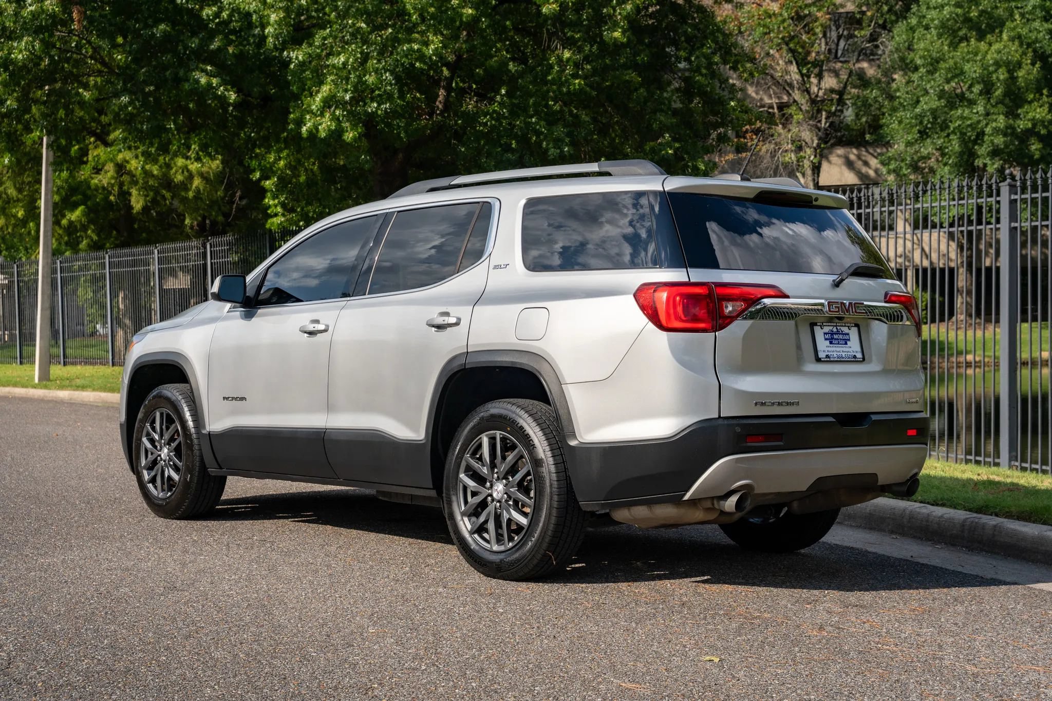 Used 2019 GMC Acadia SLT AWD/4WD image 8