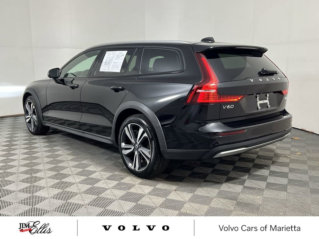 Used 2025 Volvo V60 B5 Cross Country Plus image 7