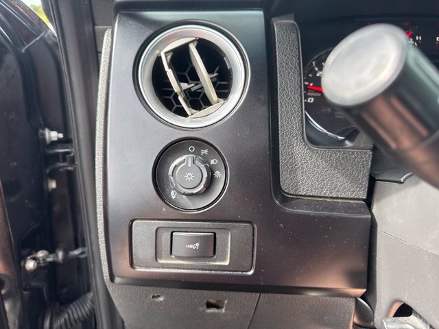 Used 2014 Ford F150 FX4 w/ Equipment Group 402A Luxury AWD/4WD image 23