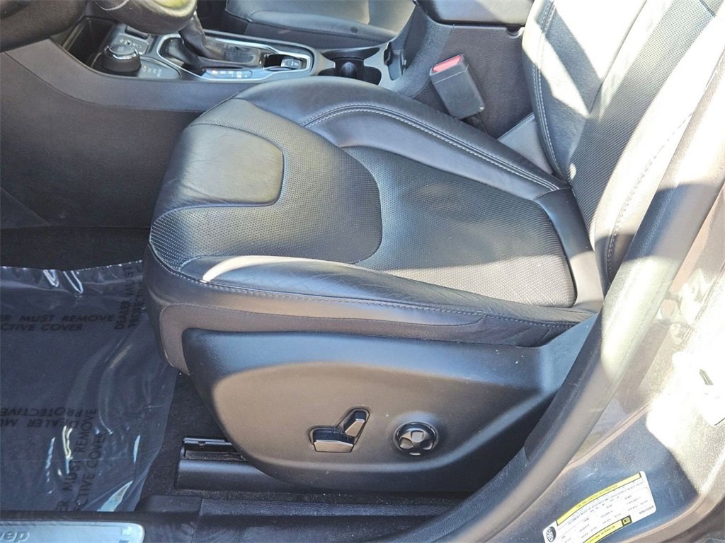 Used 2019 Jeep Cherokee Limited image 10