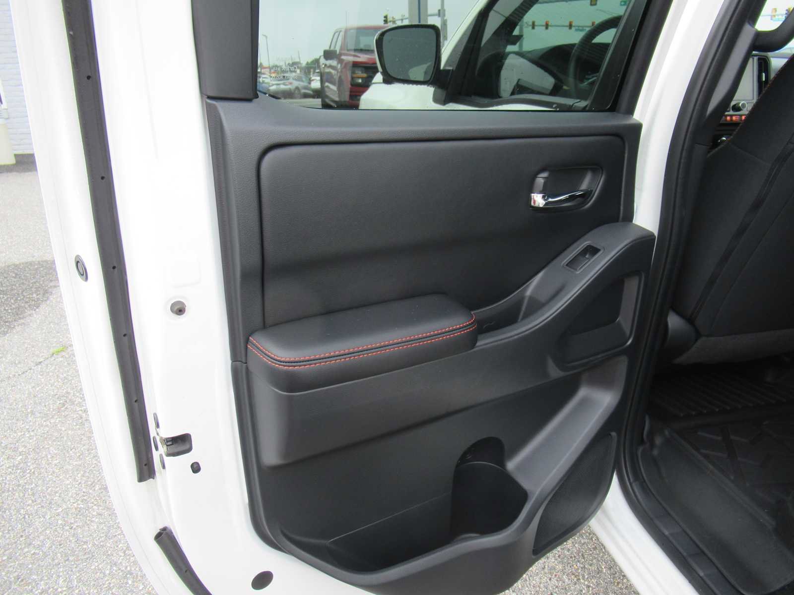 Used 2025 Nissan Frontier PRO-4X w/ Pro Convenience Package AWD/4WD image 23