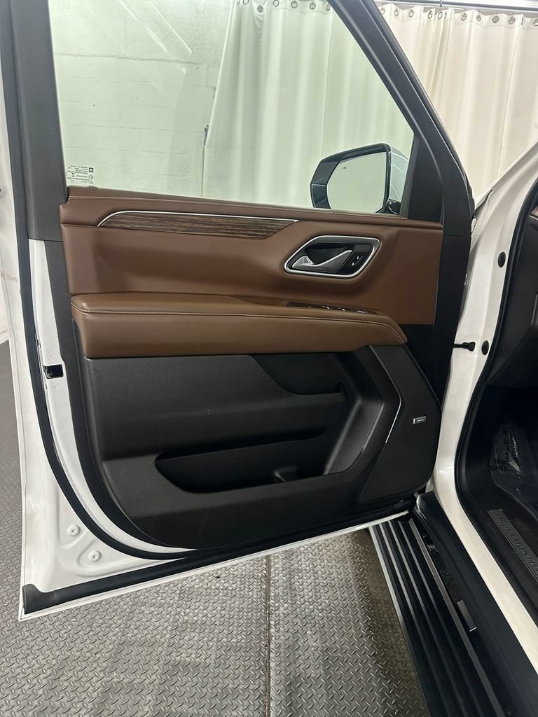 Used 2021 Chevrolet Tahoe High Country w/ Premium Package AWD/4WD image 7
