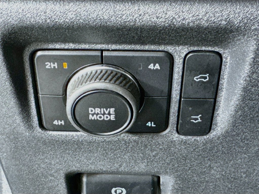 Used 2025 Ford Expedition Active AWD/4WD image 19