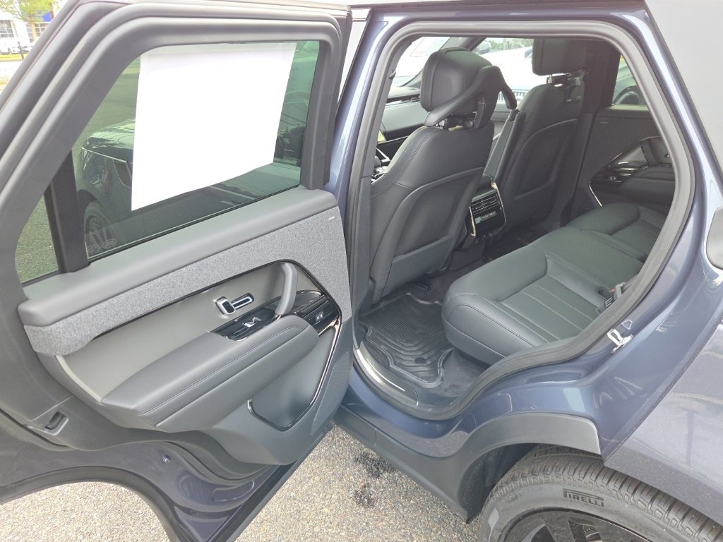 New 2025 Land Rover Range Rover Sport SE image 15