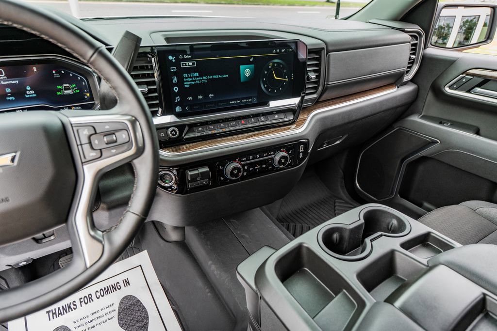 Used 2025 Chevrolet Silverado 1500 LT AWD/4WD image 26