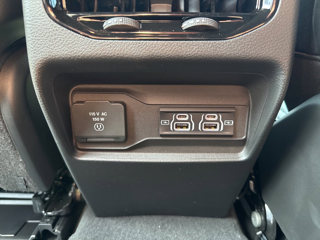 New 2025 Jeep Grand Cherokee Altitude image 17