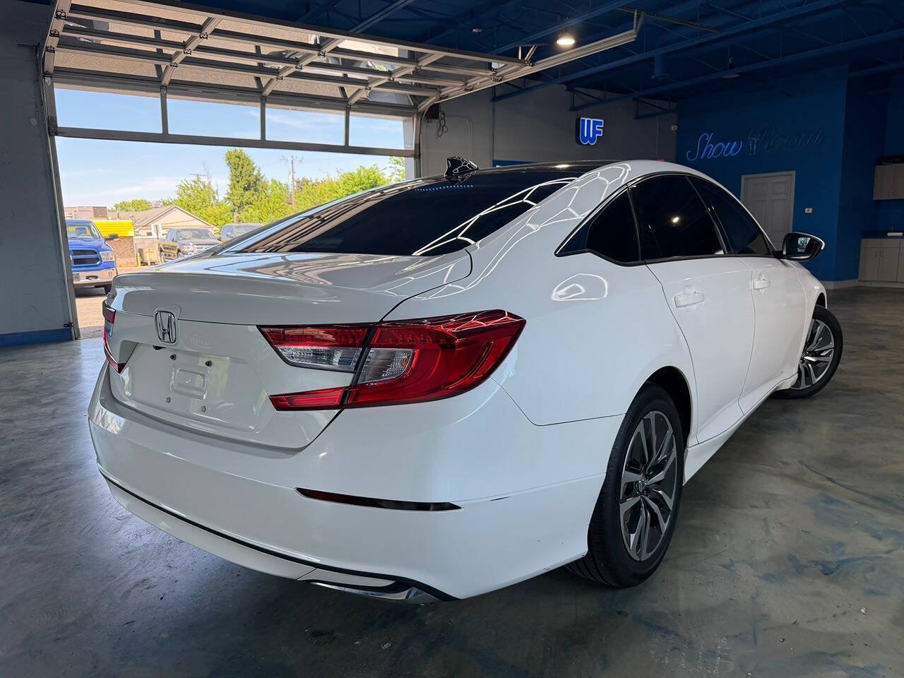 Used 2018 Honda Accord Hybrid image 2