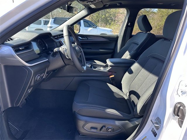 New 2025 Jeep Grand Cherokee L Laredo w/ Luxury Tech Group I image 9