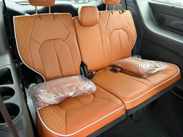 New 2026 Chrysler Pacifica Pinnacle image 14