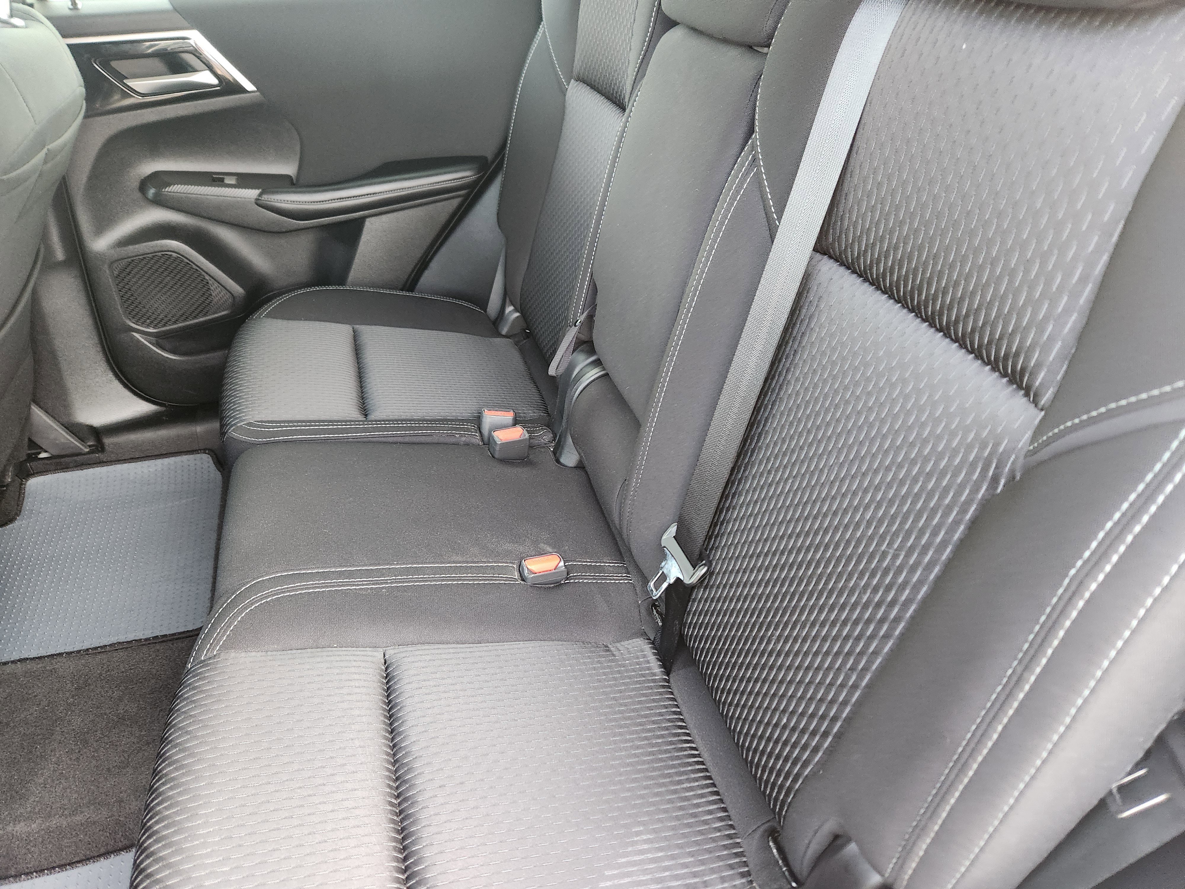 Used 2022 Mitsubishi Outlander ES image 18