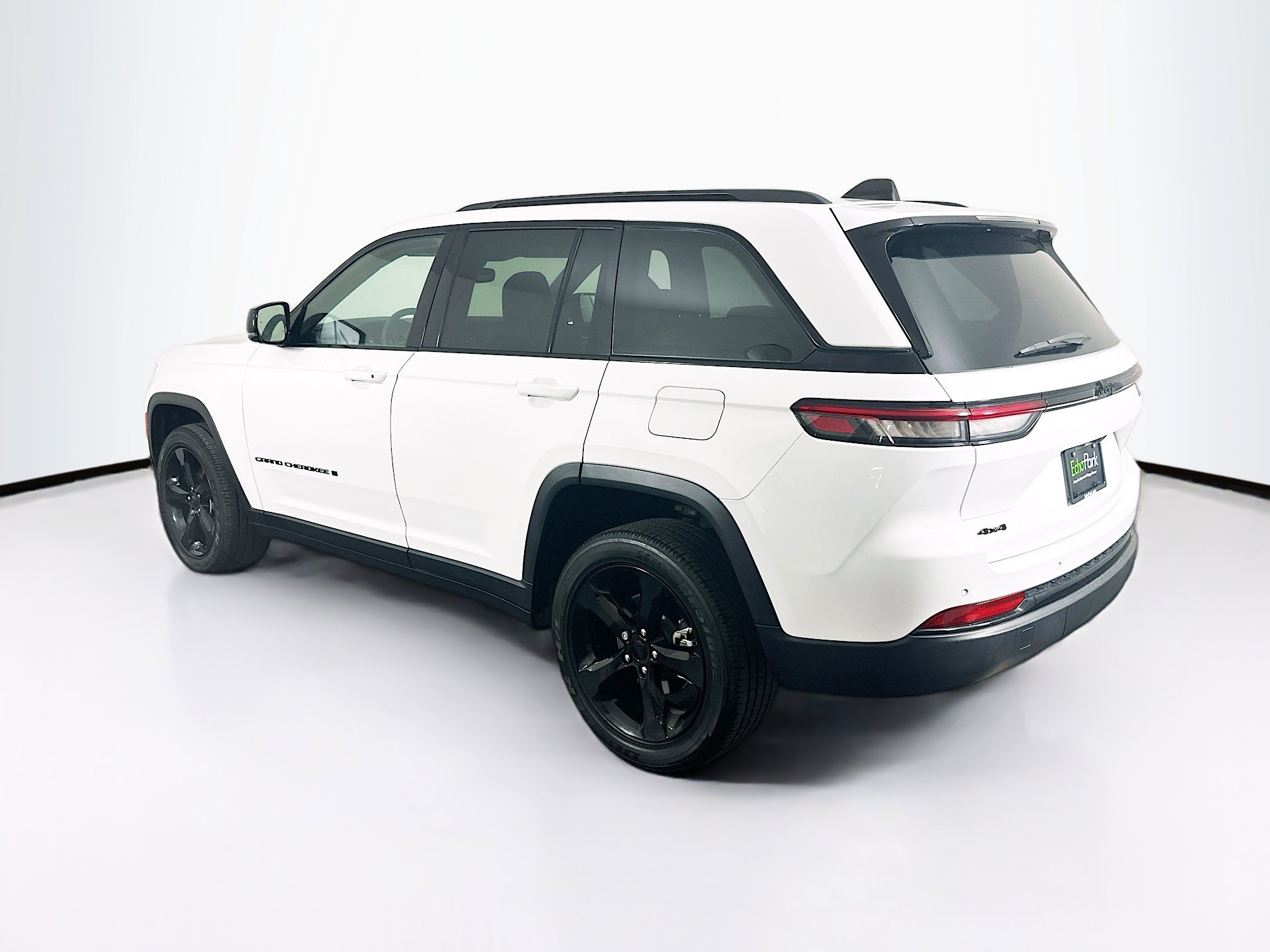 Used 2023 Jeep Grand Cherokee Altitude AWD/4WD image 5