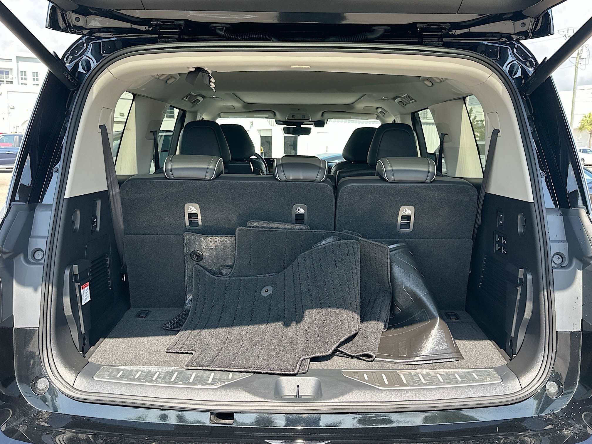 Used 2025 INFINITI QX80 Sensory image 27