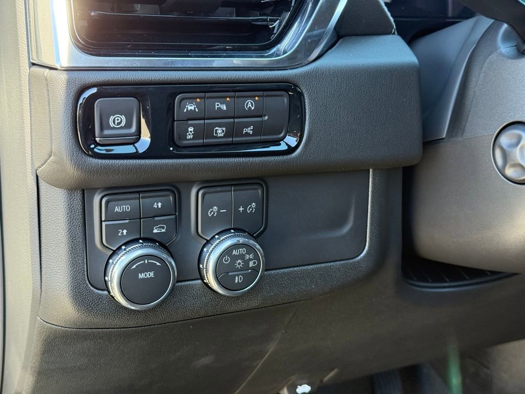 New 2026 GMC Yukon Denali w/ Sun & Power Step Package image 11