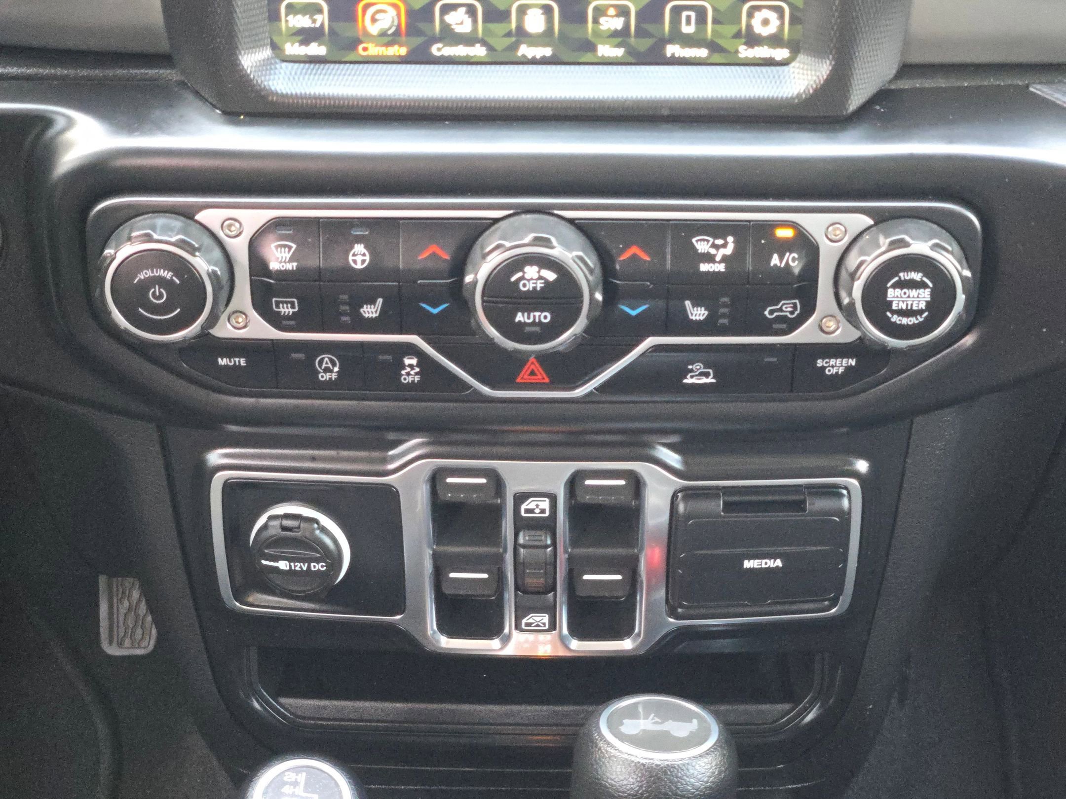 Used 2022 Jeep Wrangler Unlimited Sahara w/ Cold Weather Group image 18