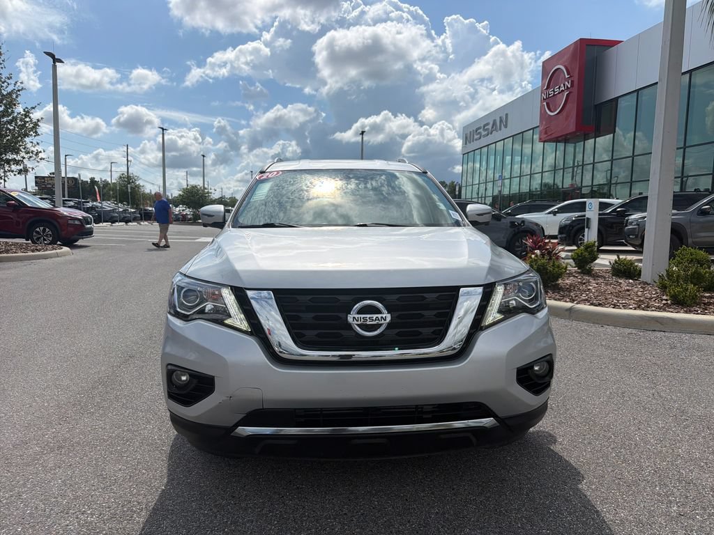 Used 2020 Nissan Pathfinder SL AWD/4WD image 2