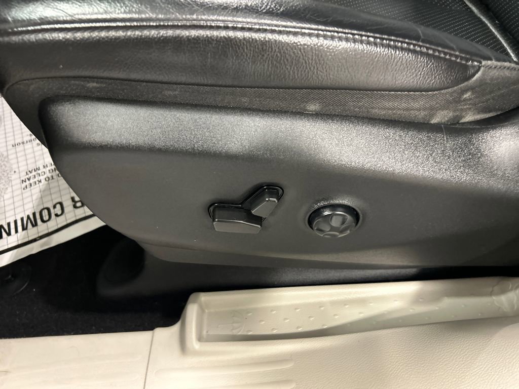 Used 2022 Chrysler Pacifica Touring-L image 16