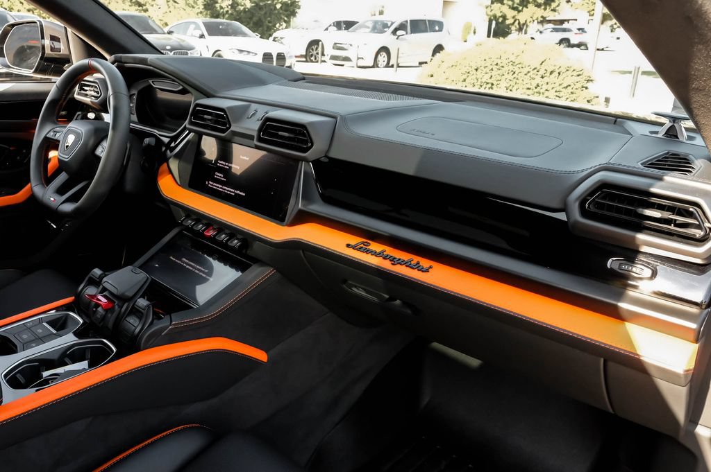 Used 2025 Lamborghini Urus SE AWD/4WD image 8