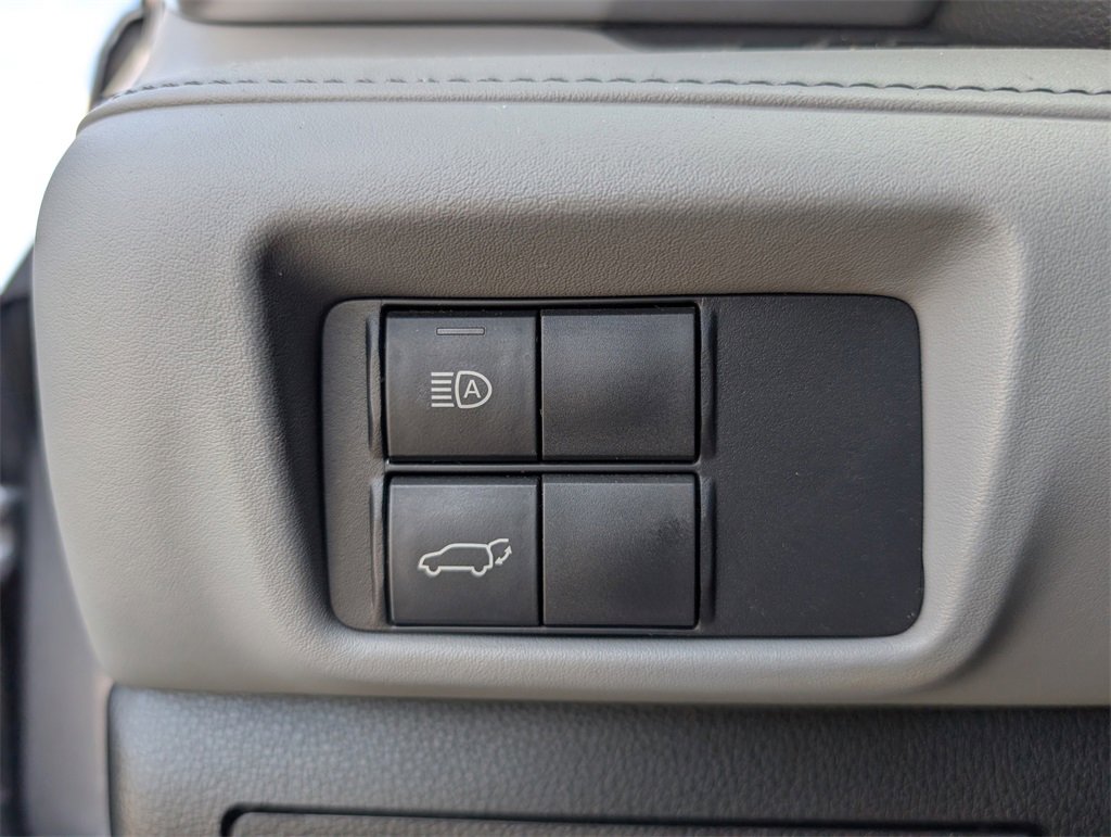 Used 2021 Toyota Highlander XLE image 23