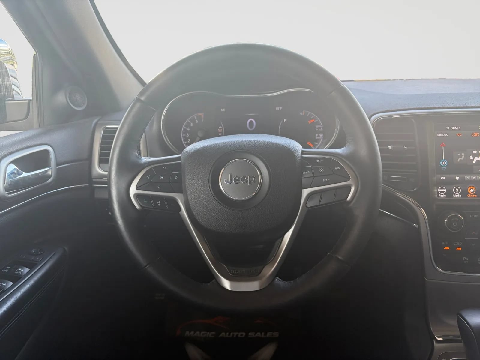 Used 2018 Jeep Grand Cherokee Limited AWD/4WD image 29