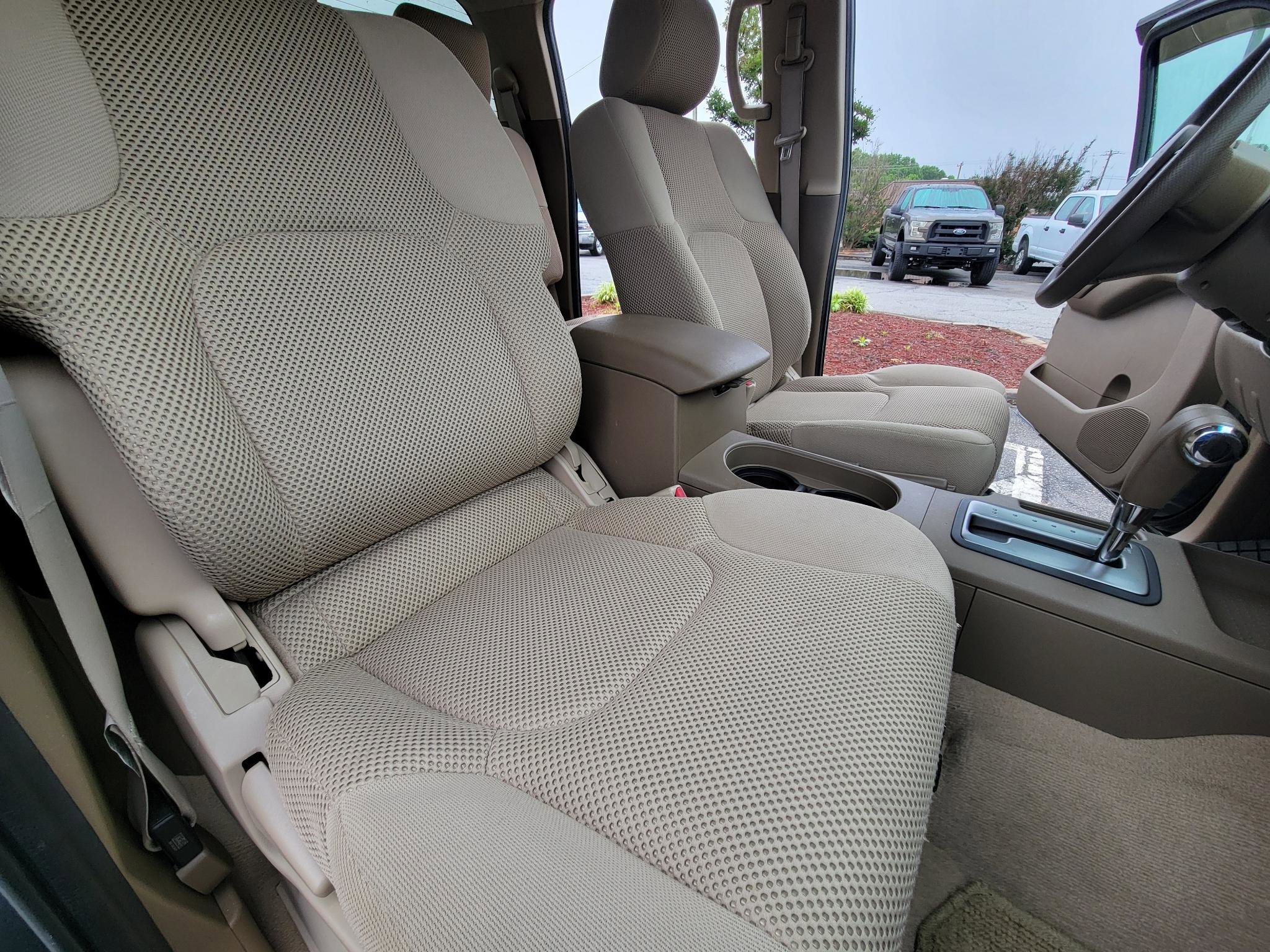Used 2007 Nissan Frontier SE w/ SE Value Truck Pkg AWD/4WD image 46