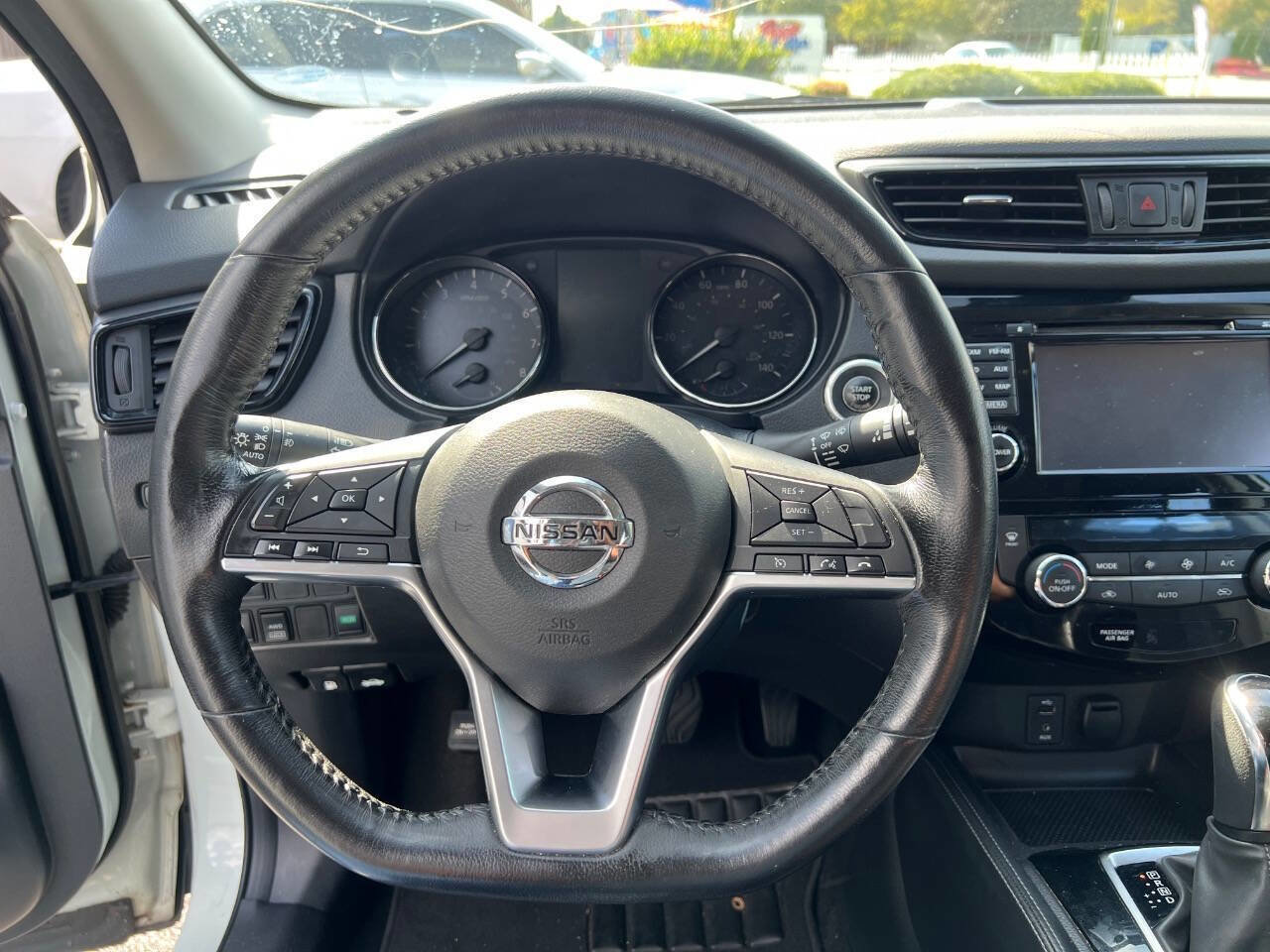 Used 2017 Nissan Rogue Sport SL w/ SL Premium Package image 17