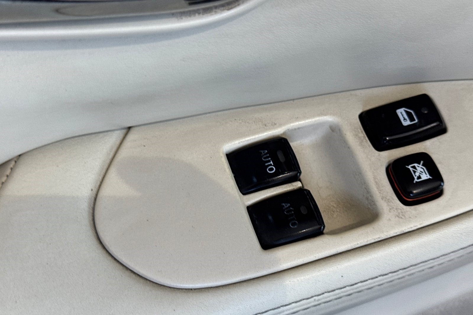 Used 2004 Lexus SC 430 Convertible RWD image 14