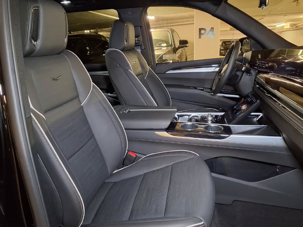 New 2026 Cadillac Escalade Sport AWD/4WD image 6