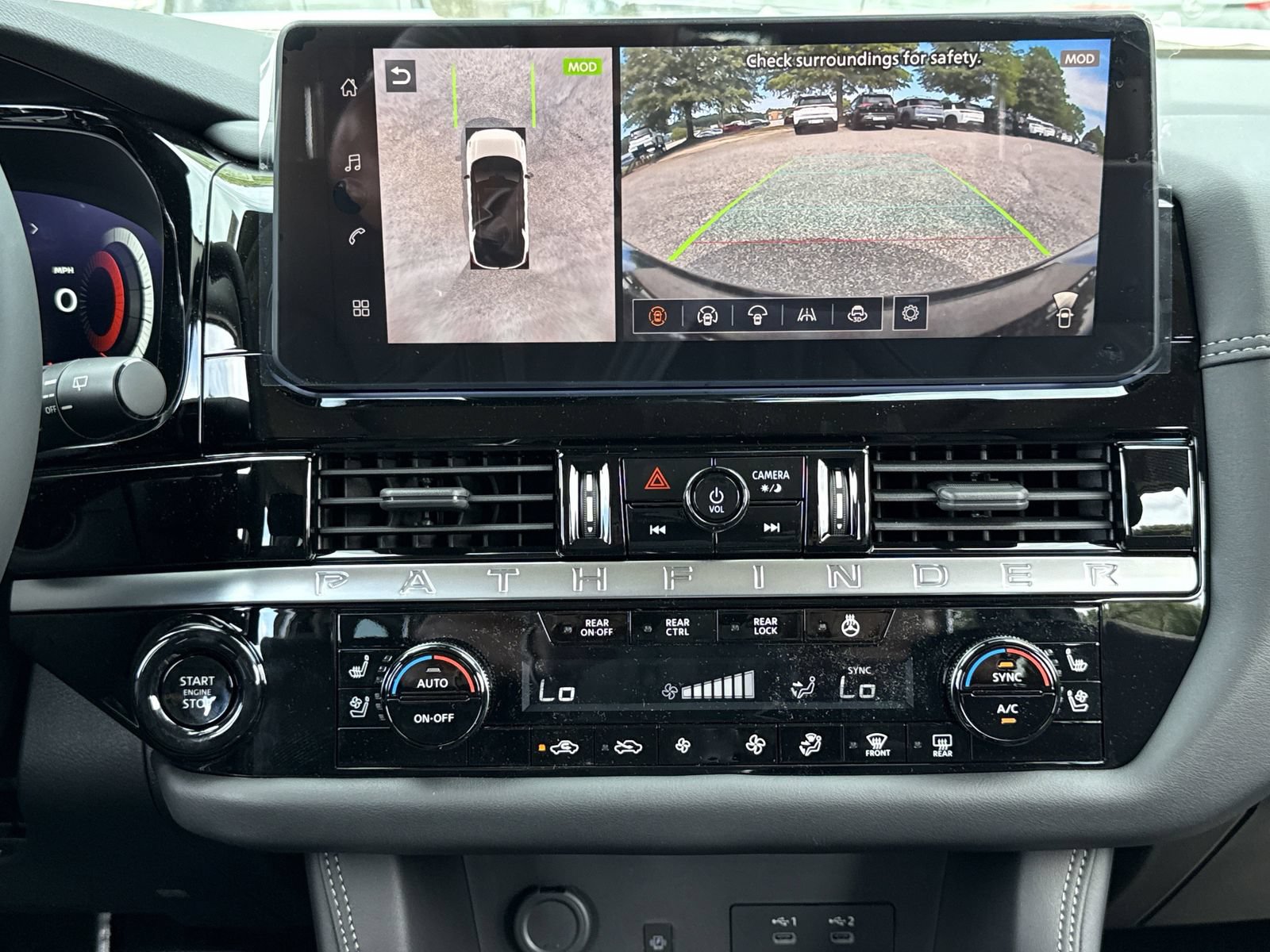 New 2026 Nissan Pathfinder Platinum FWD image 4