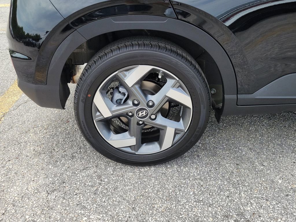 Used 2025 Hyundai Venue SEL image 4