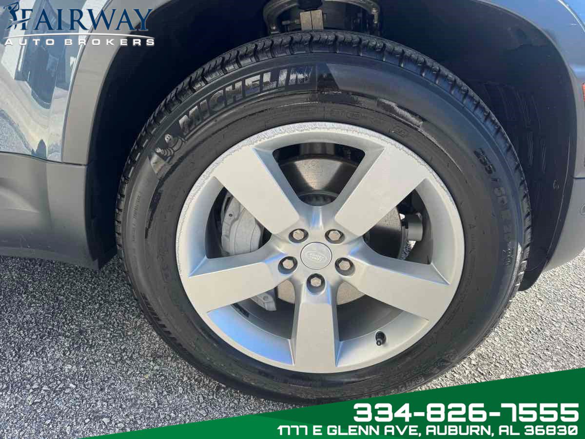 Used 2023 Land Rover Defender 110 SE image 36