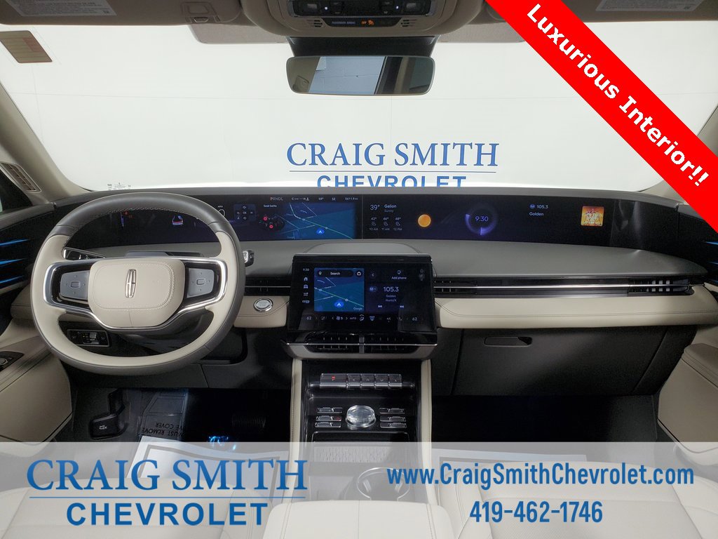 Used 2025 Lincoln Nautilus Premier image 3