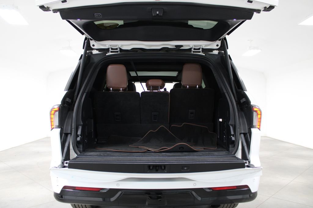 Used 2025 Lincoln Navigator Reserve image 18