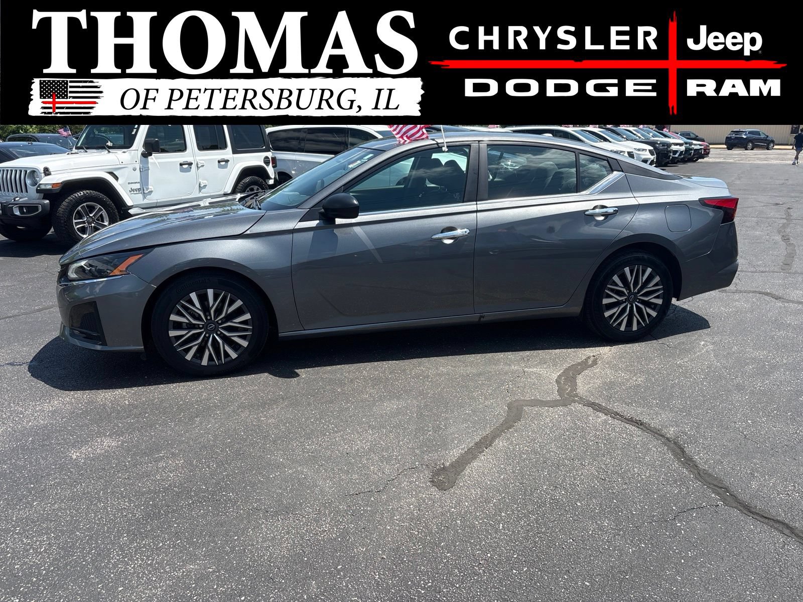 Used 2025 Nissan Altima 2.5 SV FWD image 3