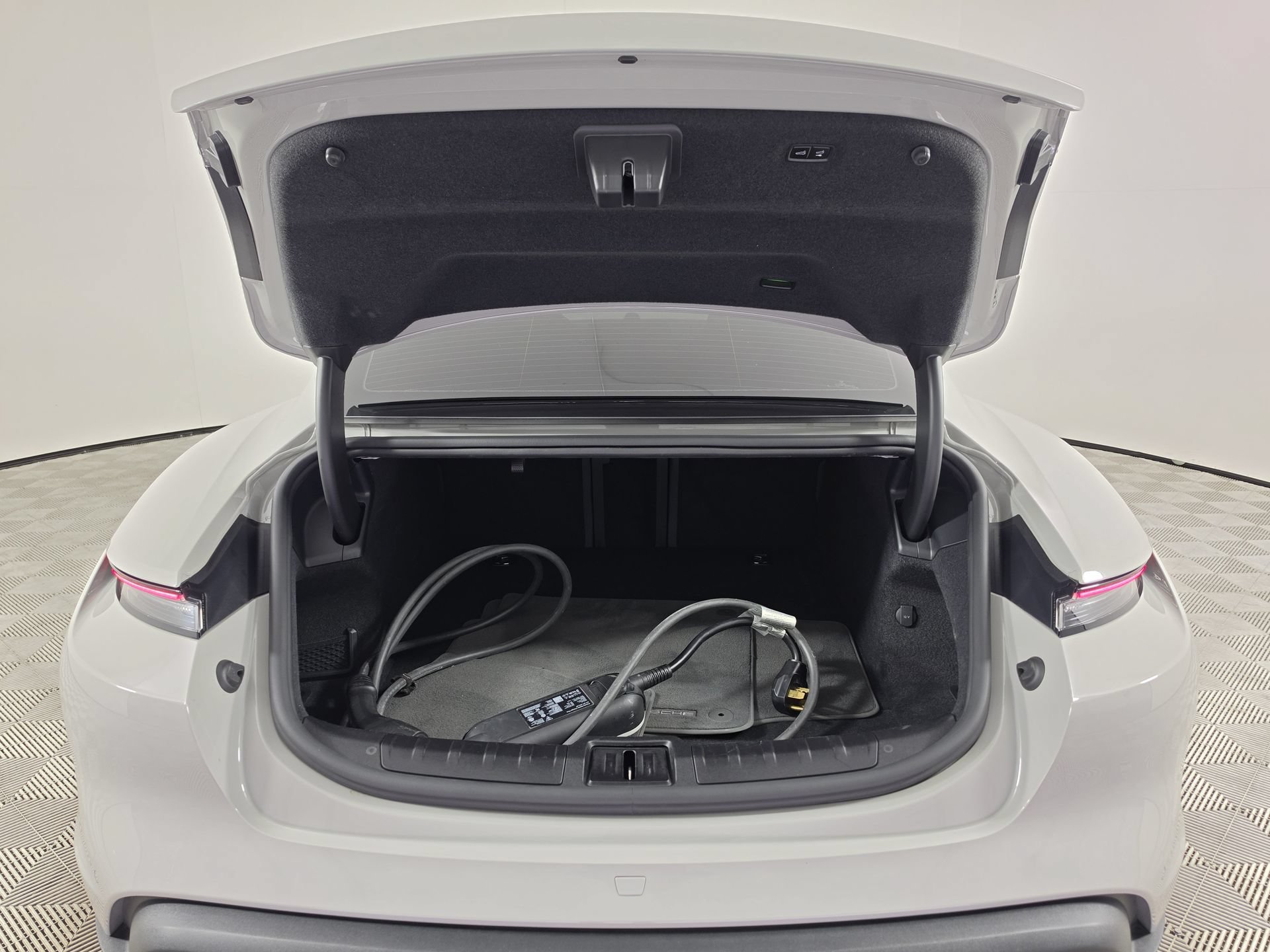 Used 2022 Porsche Taycan RWD image 11