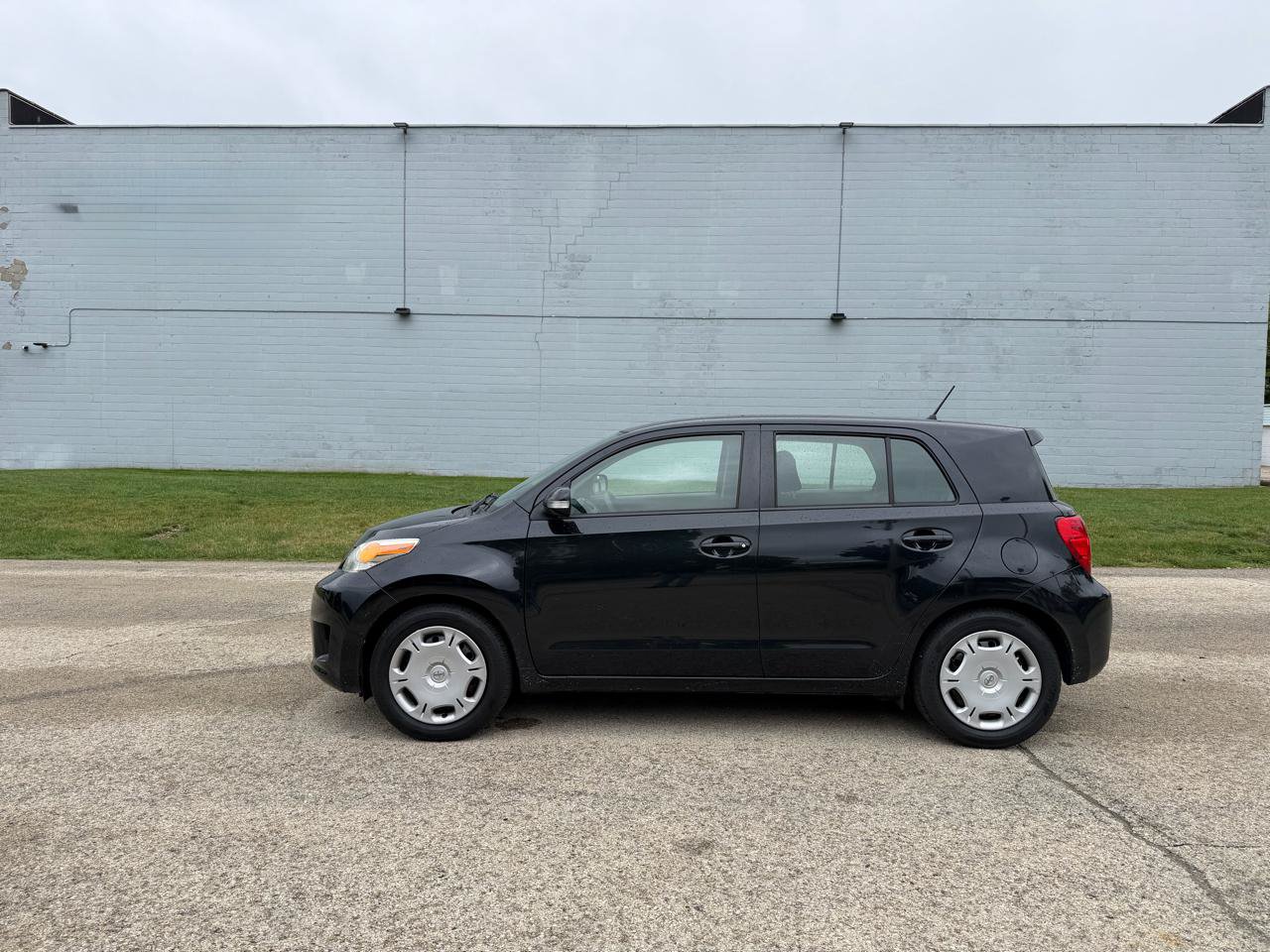 Used 2011 Scion xD FWD image 4
