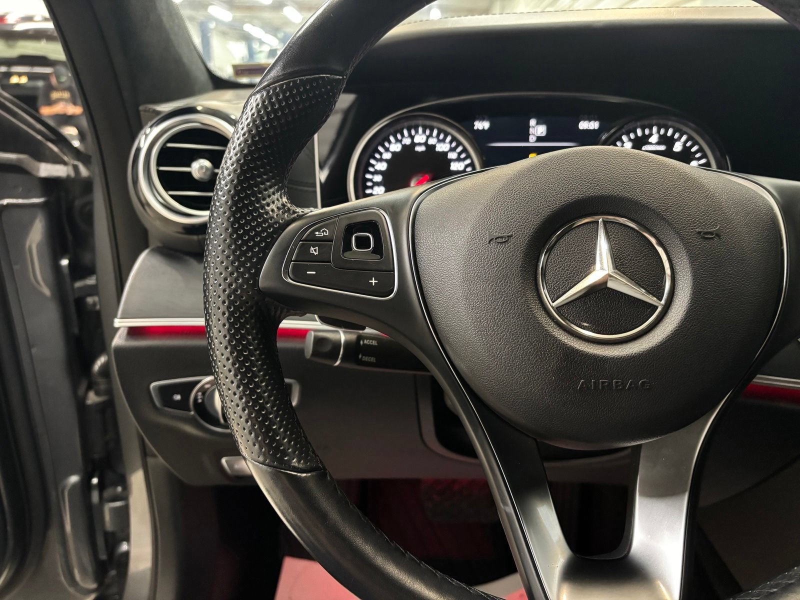 Used 2017 Mercedes-Benz E 300 4MATIC image 12