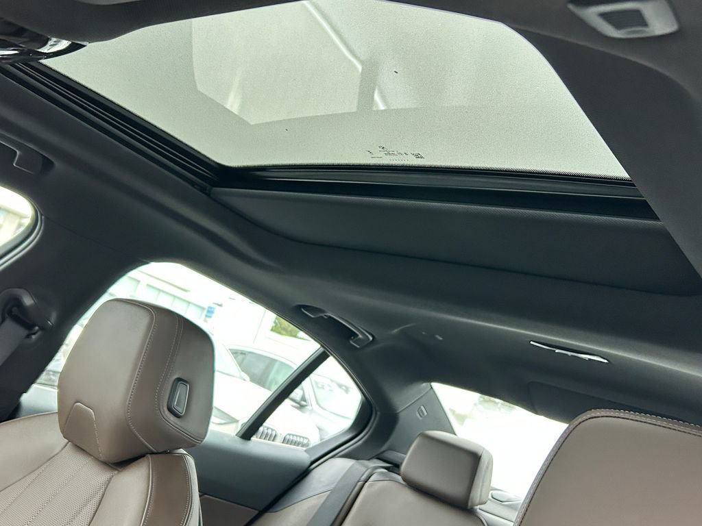 Used 2024 BMW i5 eDrive40i w/ M Sport Package RWD image 16